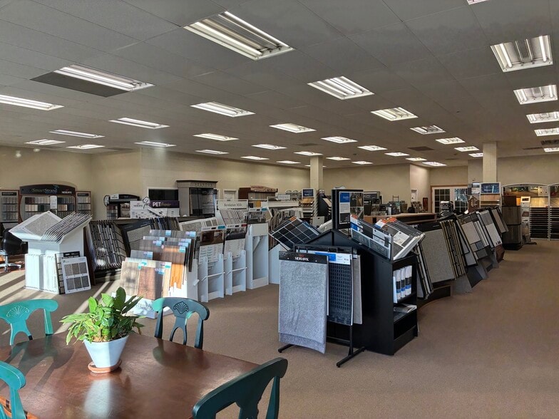 More Photos Of 700 NE 102nd Ave, Portland Office For Sale