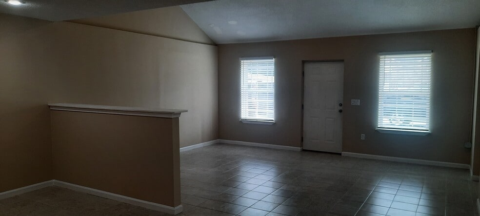 More Photos Of 6615 Dorothy Ln, Jonesboro Office Residential For Lease