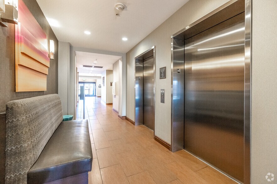 More Photos Of 4600 53rd St, Moline Hotel For Sale