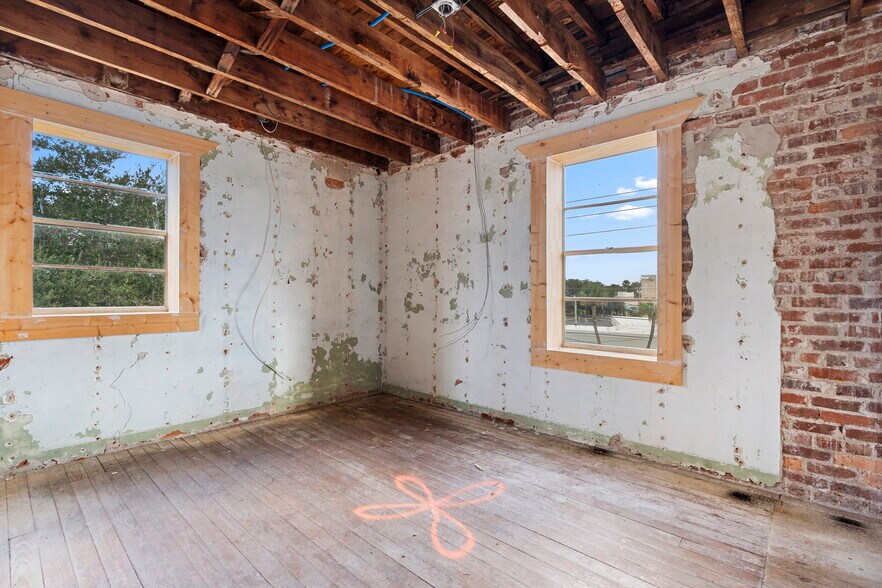 More Photos Of 204 Magnolia St, New Smyrna Beach Restaurant For Sale