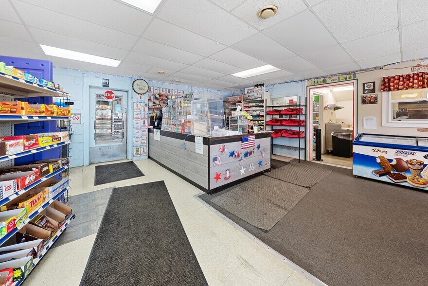 More Photos Of 7697 E Harbor Rd, Lakeside Marblehead Convenience Store For Sale