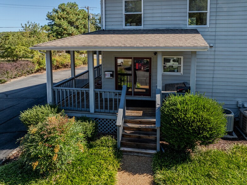 More Photos Of 2704 Lake Monticello Rd, Palmyra Office For Sale