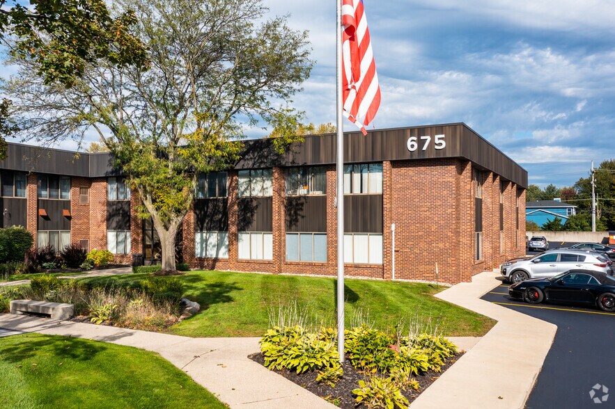 More Photos Of 667-675 E Big Beaver Rd, Troy Office For Lease