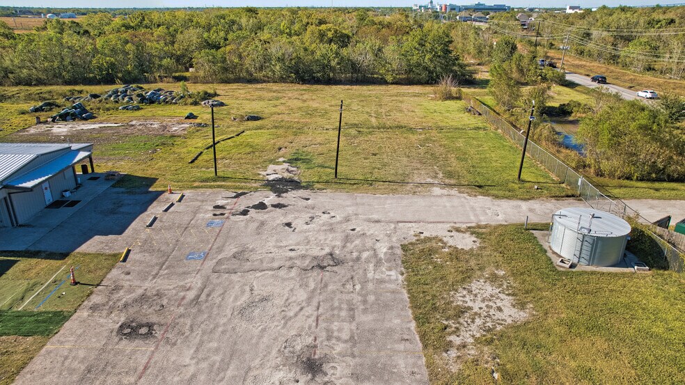 More Photos Of 14100 Beamer Rd, Friendswood Land For Sale