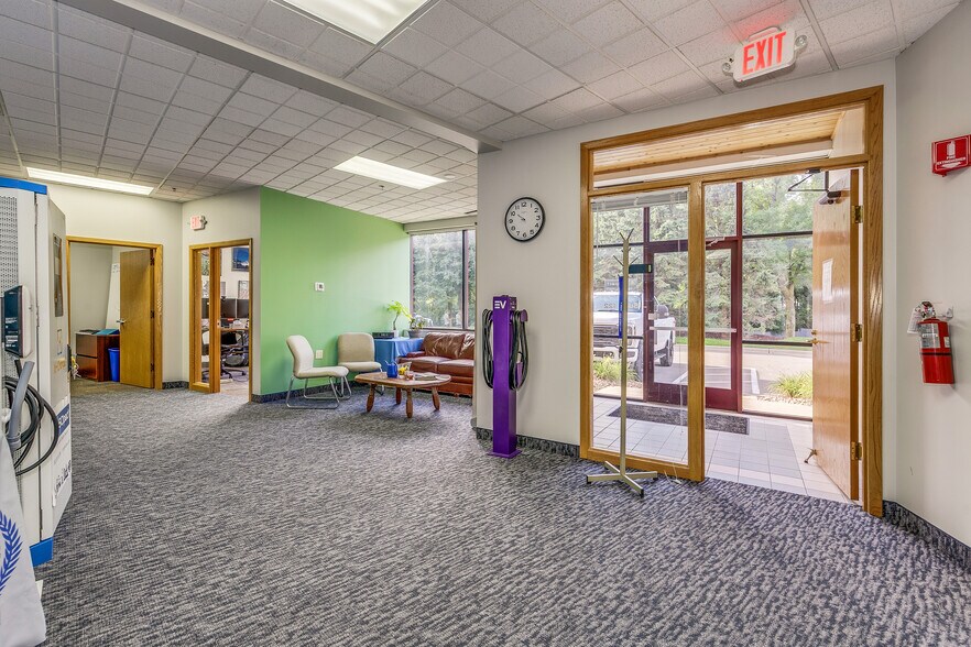 More Photos Of 10220 73rd Ave S, Maple Grove Flex For Lease