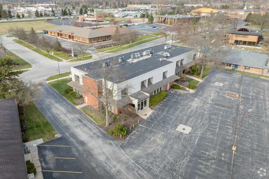 More Photos Of 1575-1579 Henthorne Dr, Maumee Office For Sale