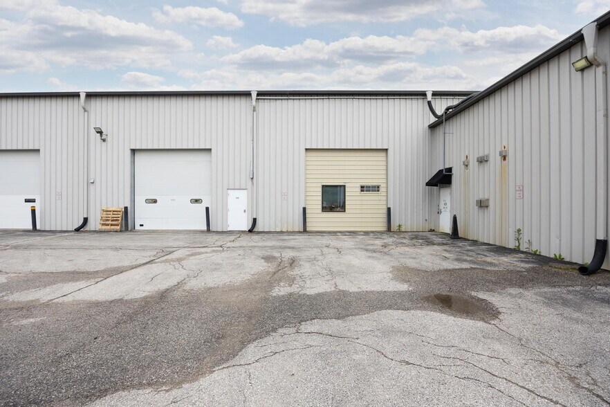 More Photos Of 2000 James St, Coralville Service For Lease