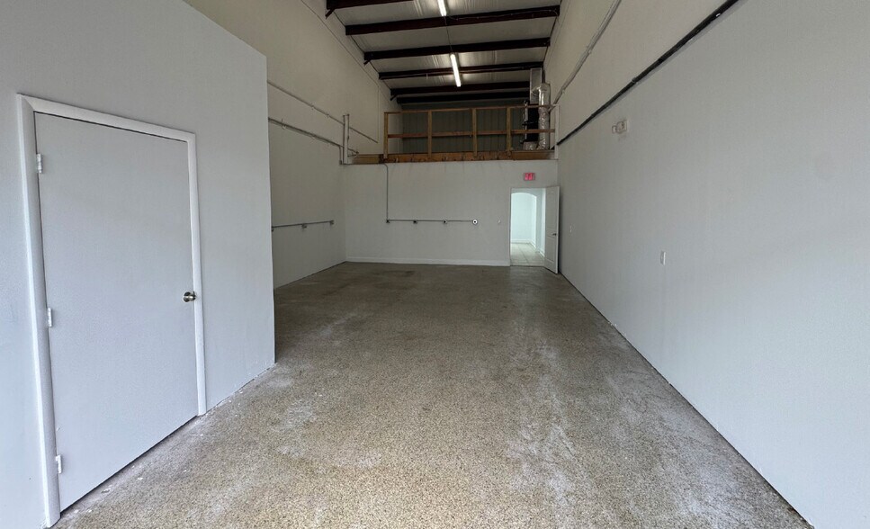 More Photos Of 1726-1738 SW Biltmore St, Port Saint Lucie Light Manufacturing For Lease