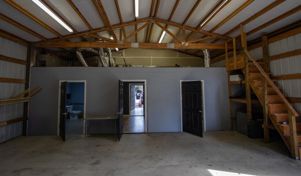More Photos Of 142 Latonea Dr, Columbia Service For Sale