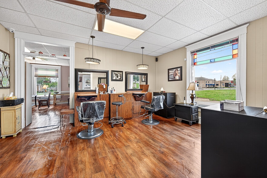 More Photos Of 412 W Walnut St, Rogers General Retail For Sale