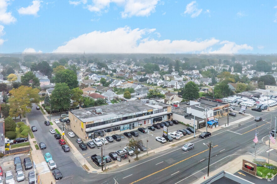 More Photos Of 300 Hempstead Tpke, West Hempstead Office For Lease