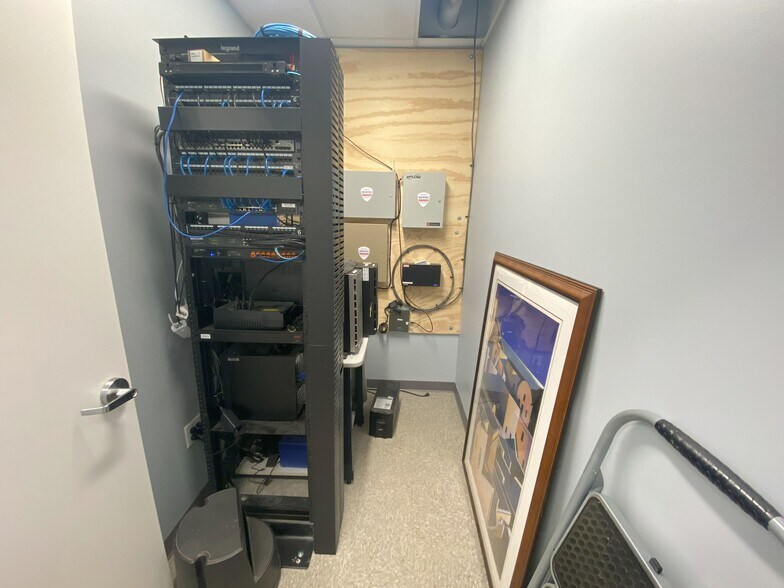 More Photos Of 961 Michael Dr, Chesapeake Warehouse For Lease