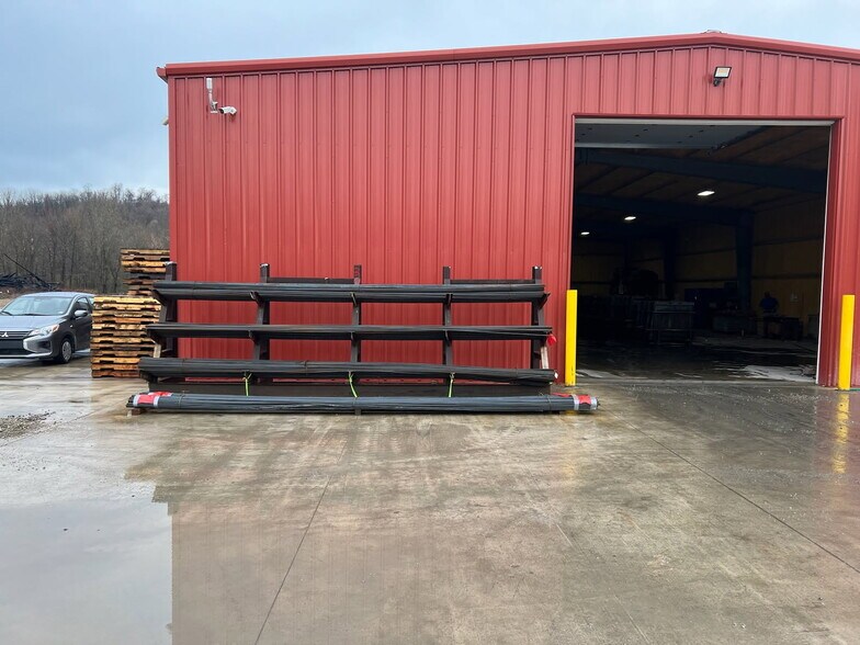 More Photos Of 222 Coolspring Jumonville Rd, Hopwood Warehouse For Lease