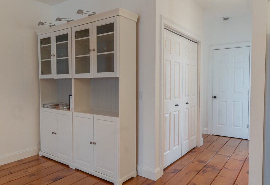 More Photos Of 72 Main St, Wiscasset Storefront Retail Residential For Sale