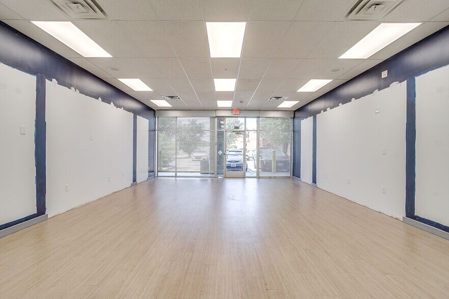 More Photos Of 1714 Precinct Line Rd, Hurst Unknown For Lease