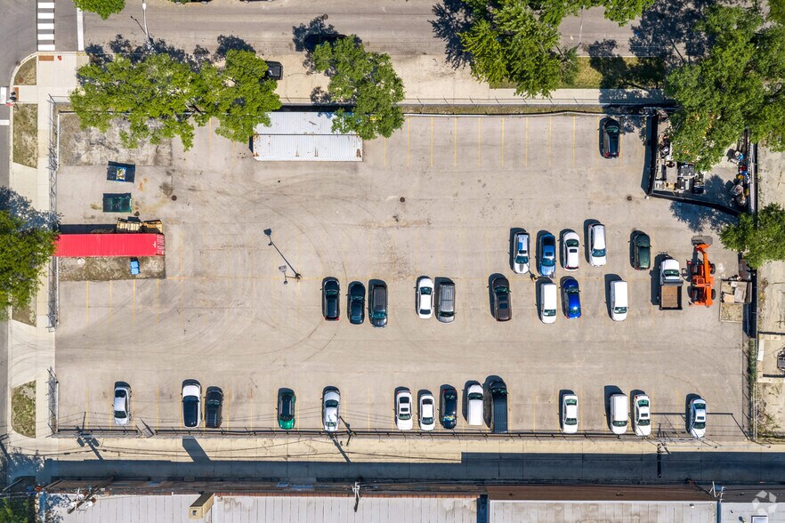 More Photos Of 1657 N Kostner Ave, Chicago Warehouse For Lease
