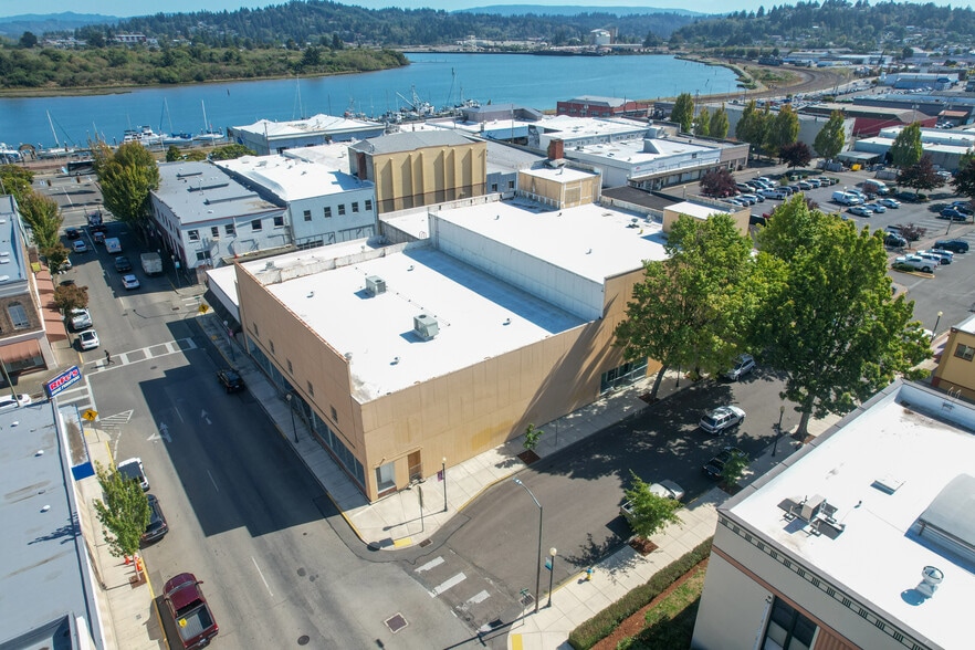 More Photos Of 181 Anderson Ave, Coos Bay Department Store For Sale