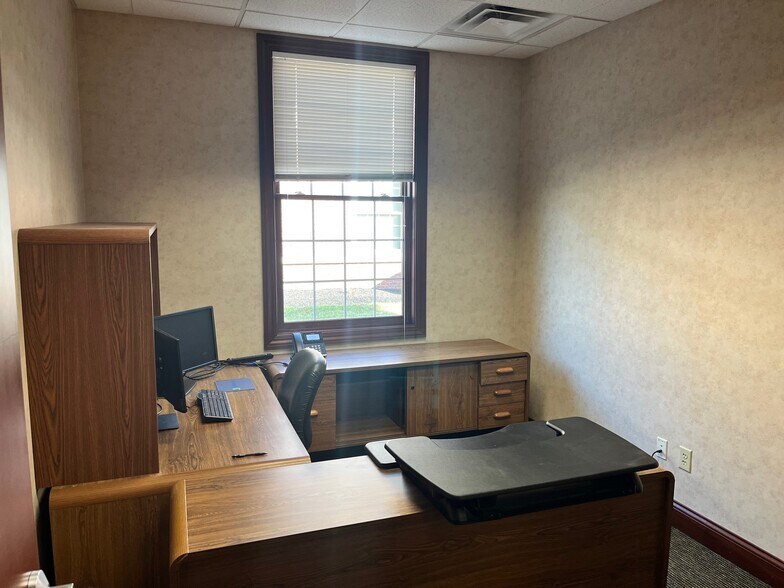 More Photos Of 8045 Washington Village Dr, Dayton Office For Sale