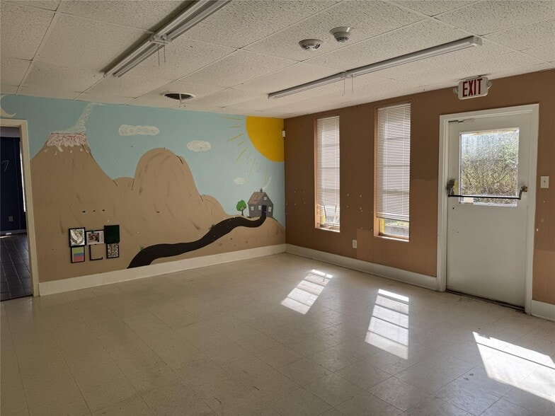 More Photos Of 106 Barrows Pl, DeSoto Daycare Center For Sale