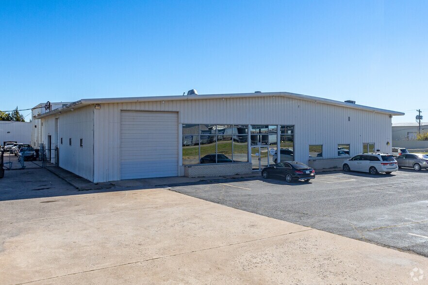 More Photos Of 400 N Macarthur Blvd, Oklahoma City Warehouse For Sale