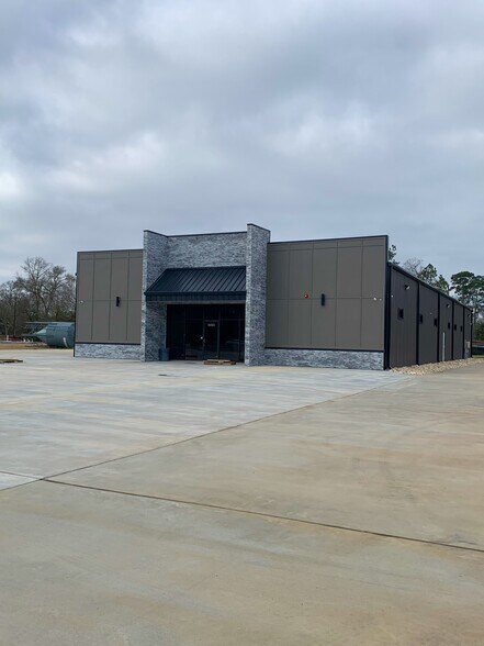 Primary Photo Of 10365 Eastex Fwy, Beaumont Office For Lease