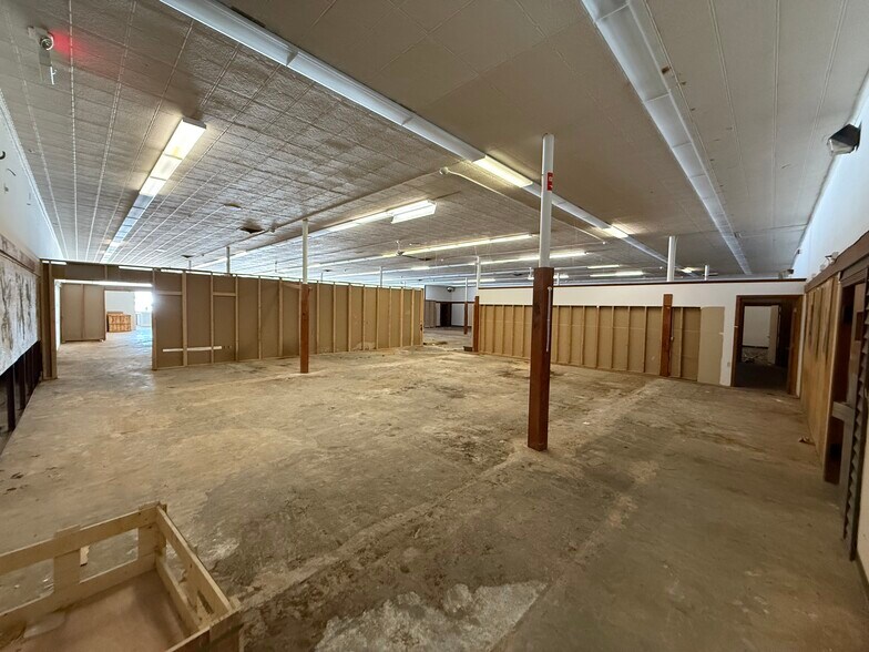 More Photos Of 98 Main St, Westerly General Retail For Lease