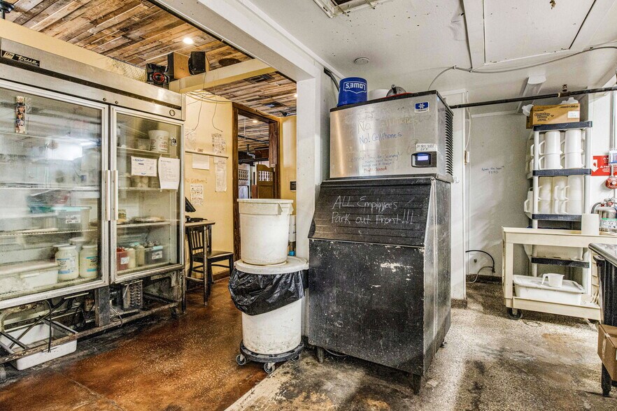 More Photos Of 131 New Warrington Rd, Pensacola Restaurant For Sale