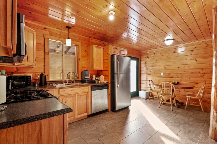 More Photos Of 9933 Bear Creek Blvd, Bear Creek Township Restaurant For Sale