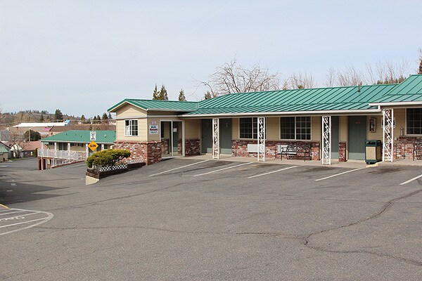More Photos Of 88 S Weed Blvd, Weed Hotel For Sale