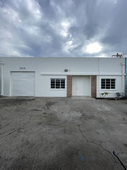 More Photos Of 5436 Cleon Ave, North Hollywood Warehouse For Lease