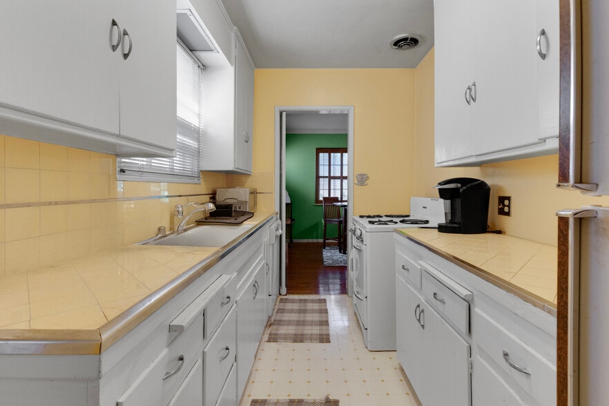 More Photos Of 11737 Bellagio Rd, Los Angeles Multifamily For Sale