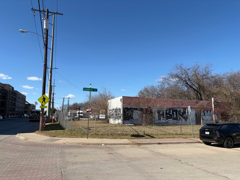 More Photos Of 1001-1007 Singleton Blvd, Dallas Land For Sale