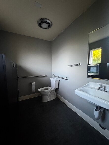 More Photos Of 2629 N Lombard St, Portland Office For Sale