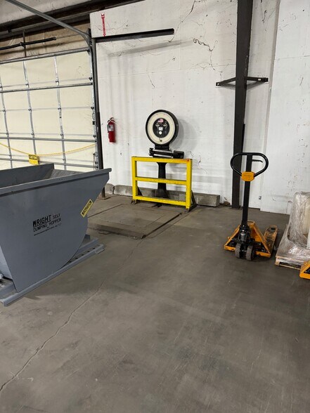 More Photos Of 1090 Shamrock Ave, Landrum Distribution For Lease