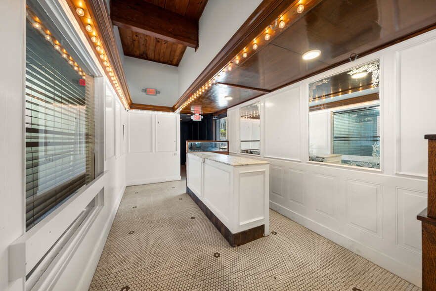 More Photos Of 1586 S Dixie Hwy, Coral Gables Restaurant For Lease