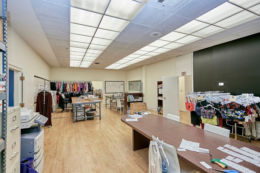 More Photos Of 164 W Jefferson Blvd, Los Angeles Warehouse For Sale