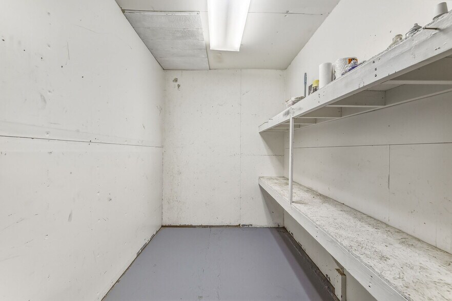 More Photos Of 26 W Washington Dr, San Angelo Warehouse For Sale