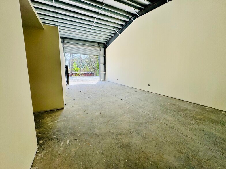 More Photos Of 3720 W County Line Rd, Douglasville Light Distribution For Lease