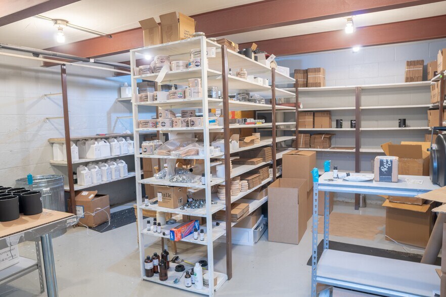 More Photos Of 385-387 Industrial Dr, Mount Juliet Warehouse For Lease