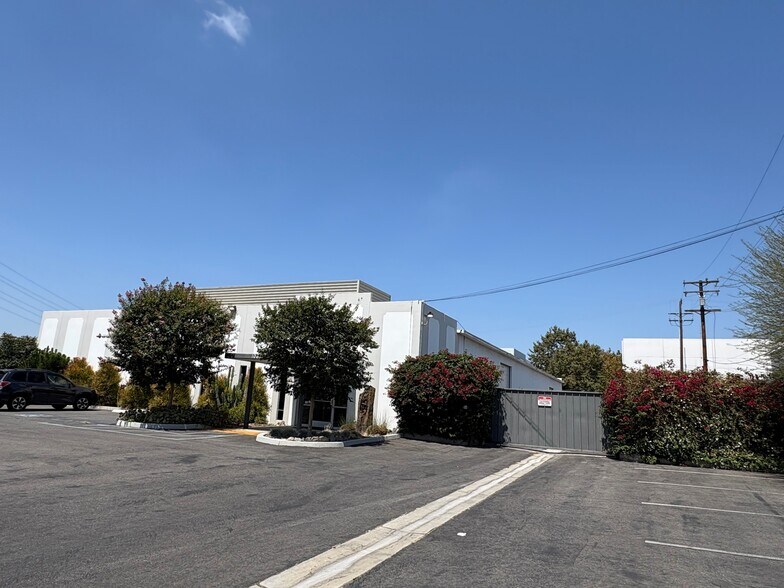 More Photos Of 10637 Midway Ave, Cerritos Warehouse For Lease