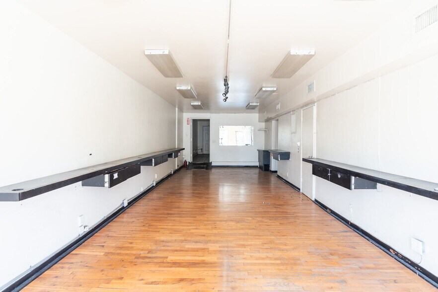 More Photos Of 723-727 N Fairfax Ave, Los Angeles General Retail For Lease