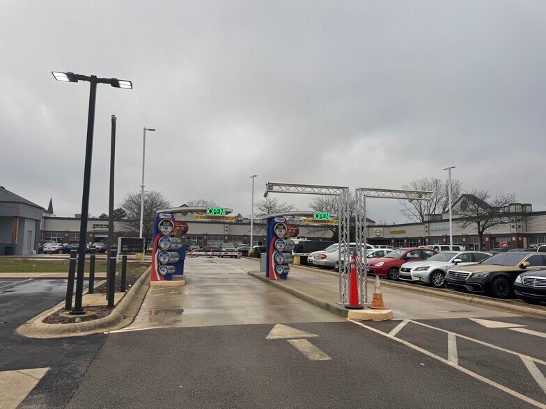More Photos Of 4 N Barrington Rd, Streamwood Carwash For Sale