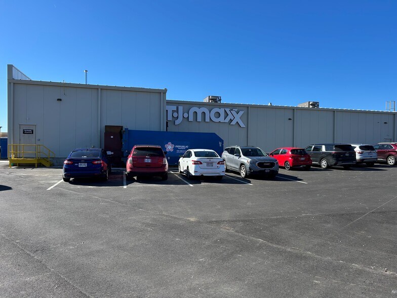 More Photos Of 4415 Leavitt Rd, Lorain Freestanding For Lease