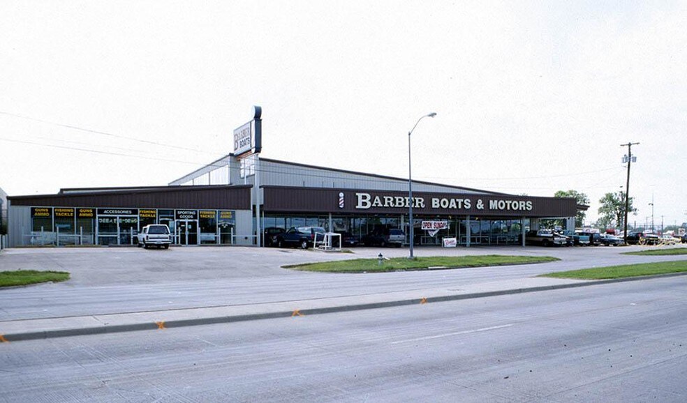 More Photos Of 10220 Harry Hines Blvd, Dallas General Retail For Sale