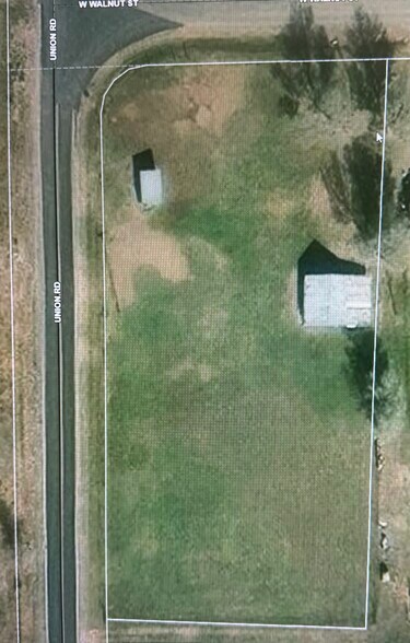 More Photos Of 2000 W Walnut St, Herington Service Station For Sale