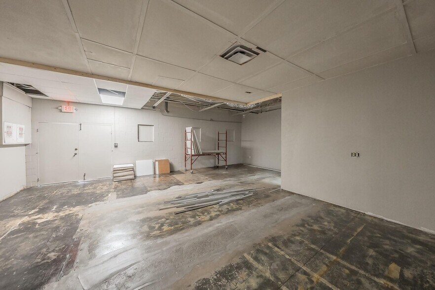 More Photos Of 5704 James Ave, Fort Worth Storefront Retail Office For Sale