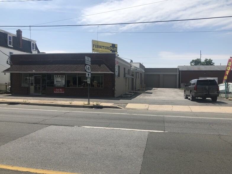 Primary Photo Of 110-112 W Market St, Newport Freestanding For Lease