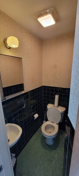 More Photos Of 147 N Ocean Ave, Patchogue Office For Sale