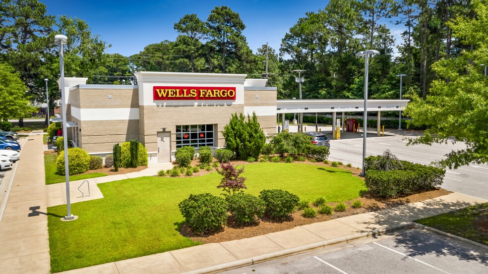 More Photos Of 102-400 Westwood Shopping Ctr, Fayetteville Unknown For Lease