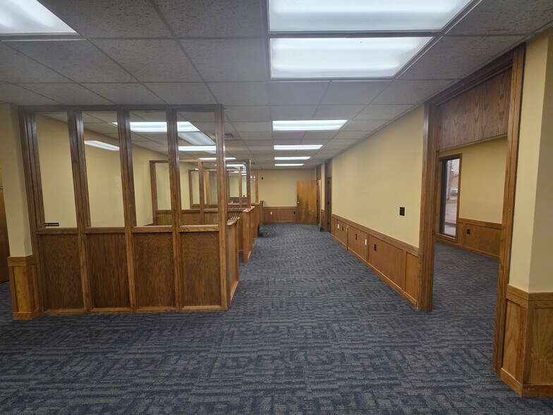 More Photos Of 401 N 2nd St, Rogers Office For Lease